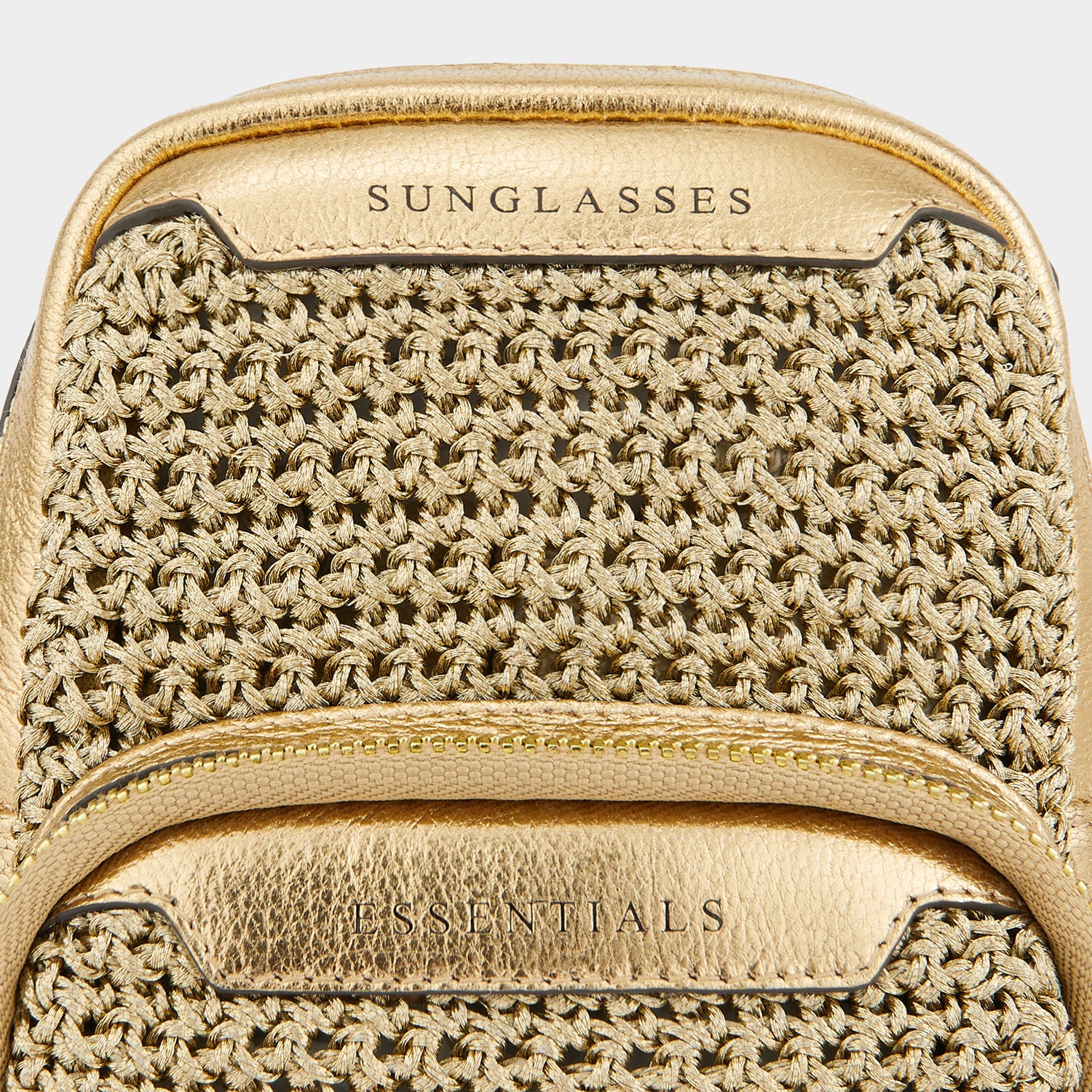 メタリック エッセンシャルズ クロスボディ -

                  
                    Lurex in Gold -
                  

                  Anya Hindmarch JP
