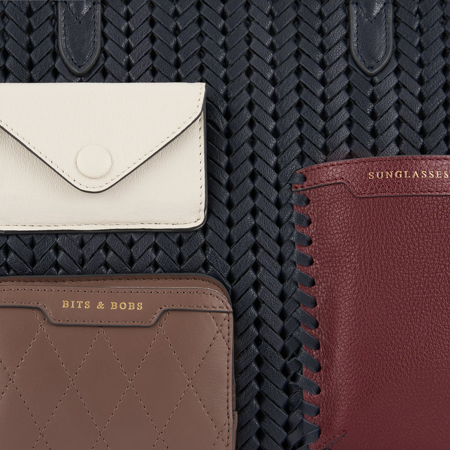 ニーソン スクエア トート -

                  
                    Shiny Capra in Marine -
                  

                  Anya Hindmarch JP
