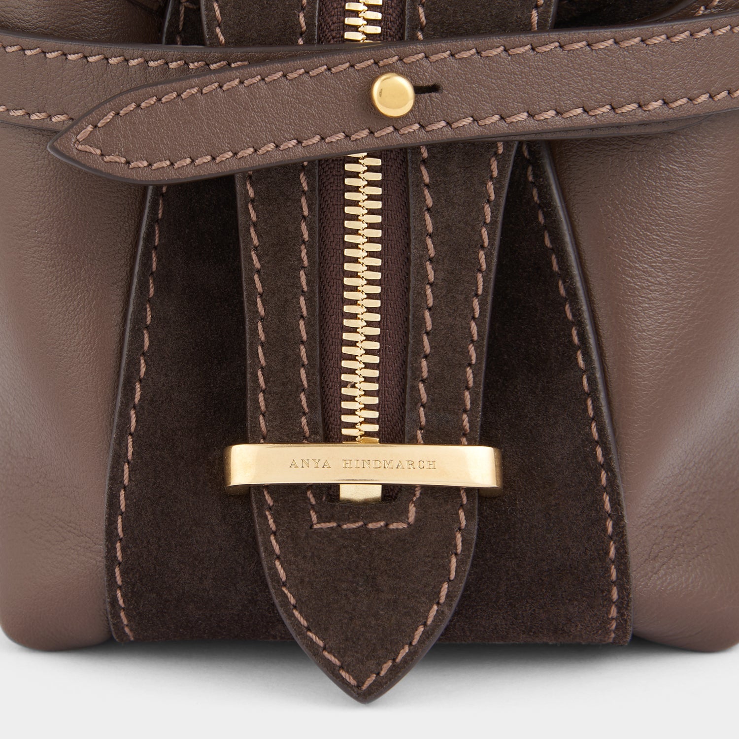 スモール ウィルソン -

          
            Classic Calf in Coffee -
          

          Anya Hindmarch JP
