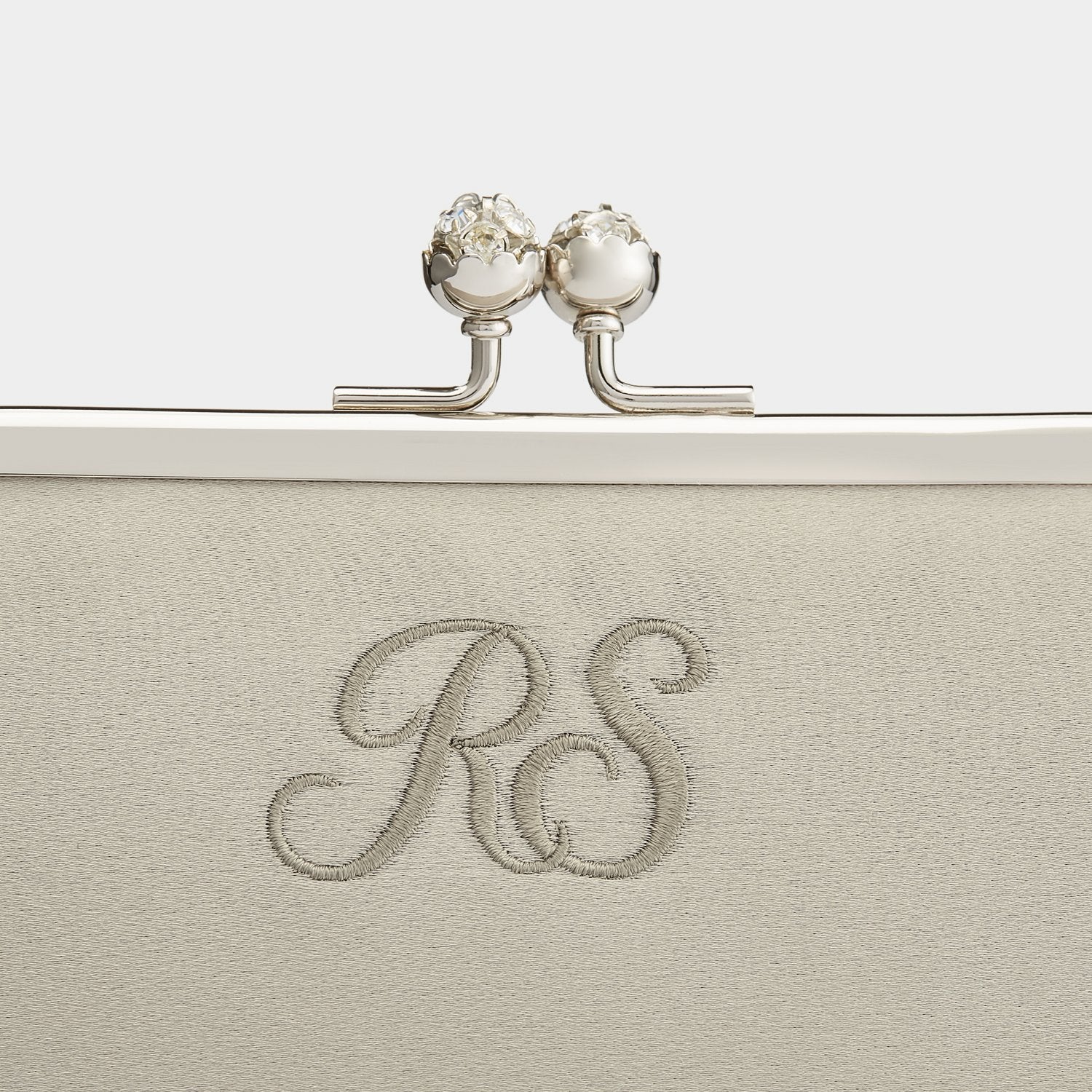 ビスポーク モード -

                  
                    Satin in Silver -
                  

                  Anya Hindmarch JP
