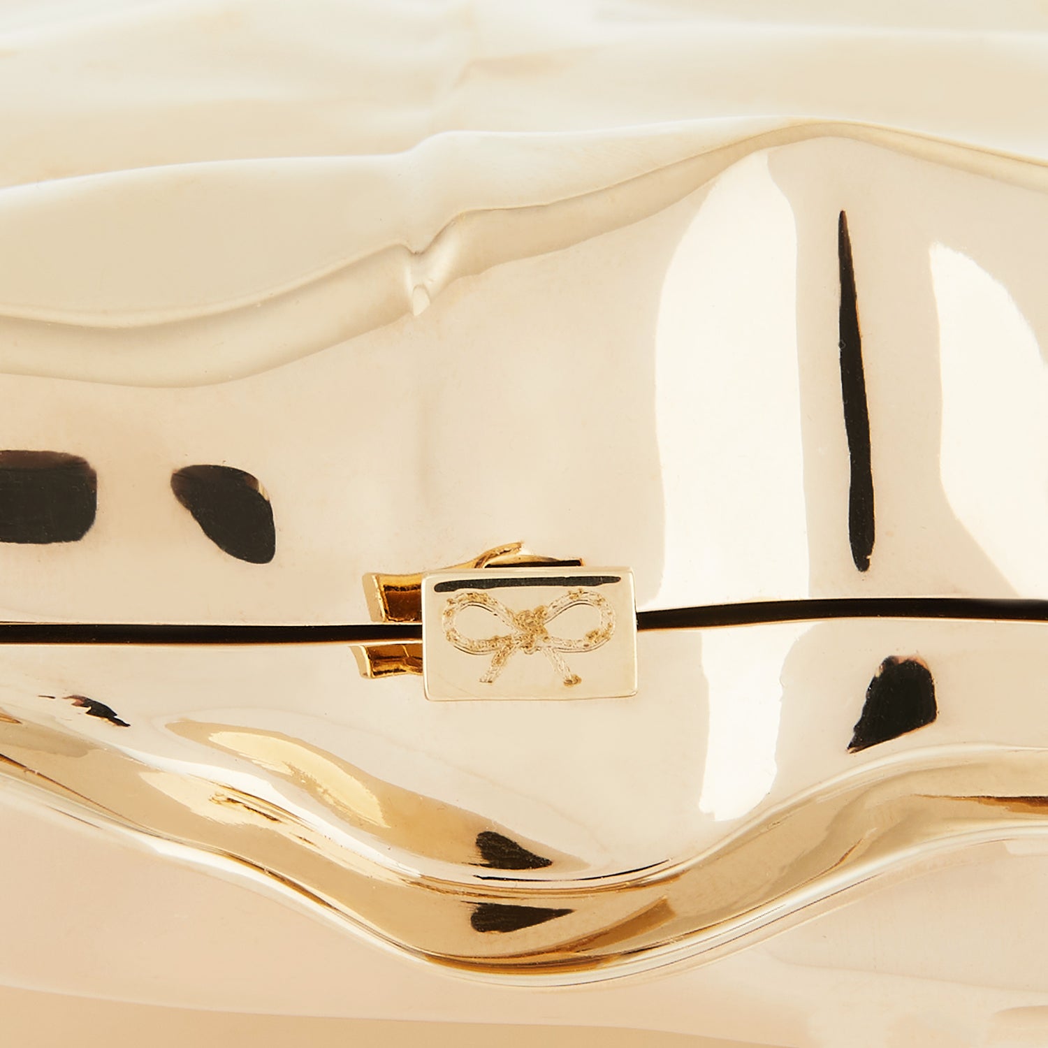 クリスプ パケット クラッチ スモール -

          
            Metalic Brass in Pale Gold -
          

          Anya Hindmarch JP
