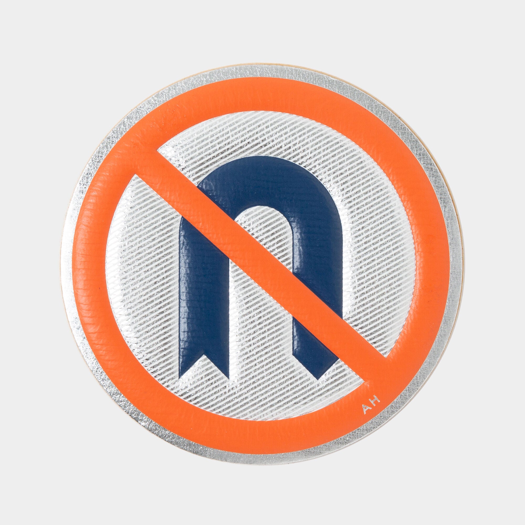 「No U Turn」オーバーサイズ ステッカー -

                  

                  Anya Hindmarch JP
