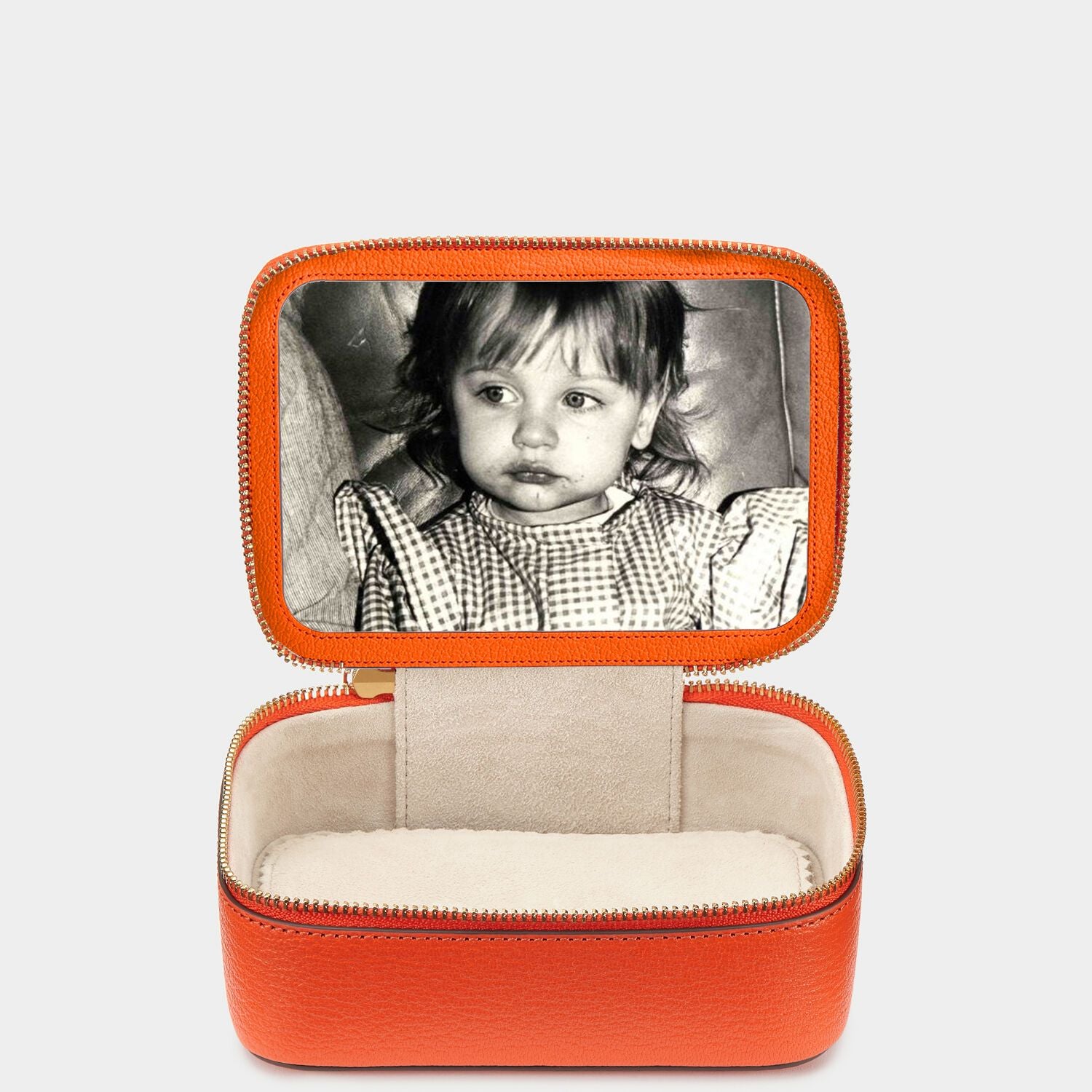 ビスポーク キープセイク ボックス ミディアム -

          
            Capra in Clementine -
          

          Anya Hindmarch JP
