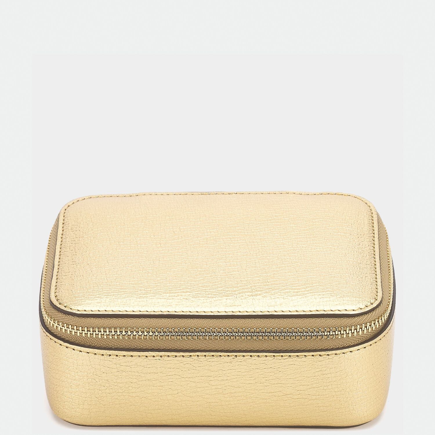 ビスポーク キープセイク ボックス ミディアム -

                  
                    Metallic Capra in Pale Gold -
                  

                  Anya Hindmarch JP
