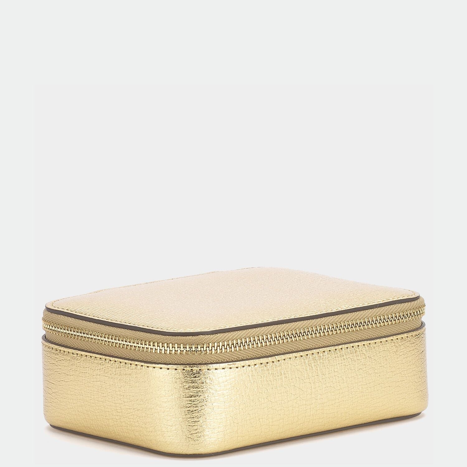 ビスポーク キープセイク ボックス ミディアム -

                  
                    Metallic Capra in Pale Gold -
                  

                  Anya Hindmarch JP
