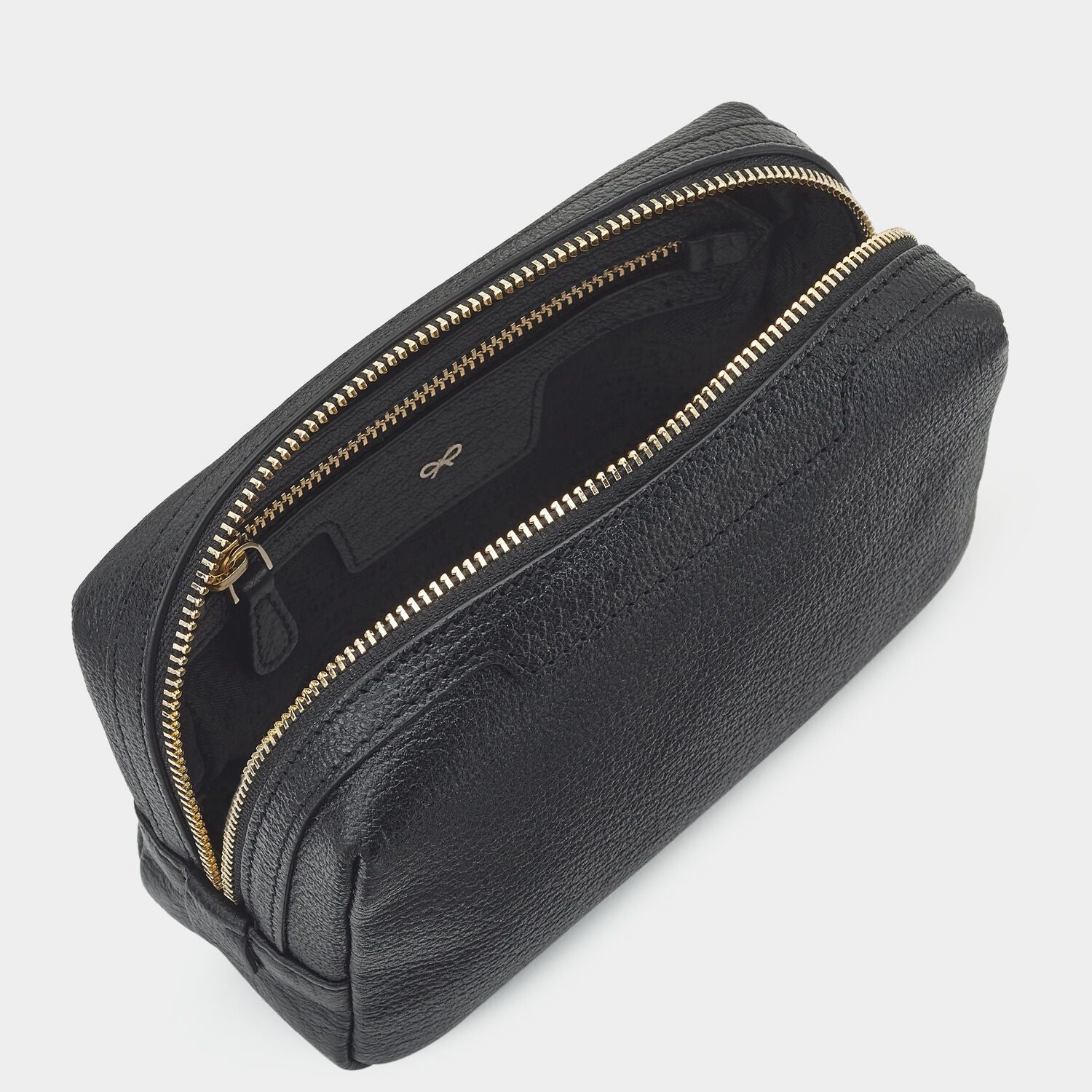 ビスポーク ポーチ スモール -

                  

                  Anya Hindmarch JP

