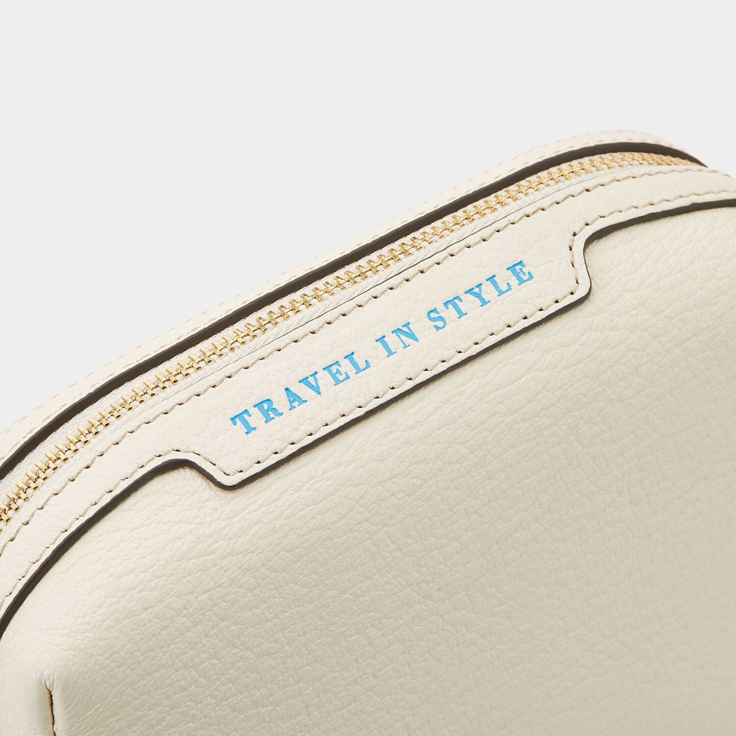 ビスポーク ポーチ スモール -

                  

                  Anya Hindmarch JP
