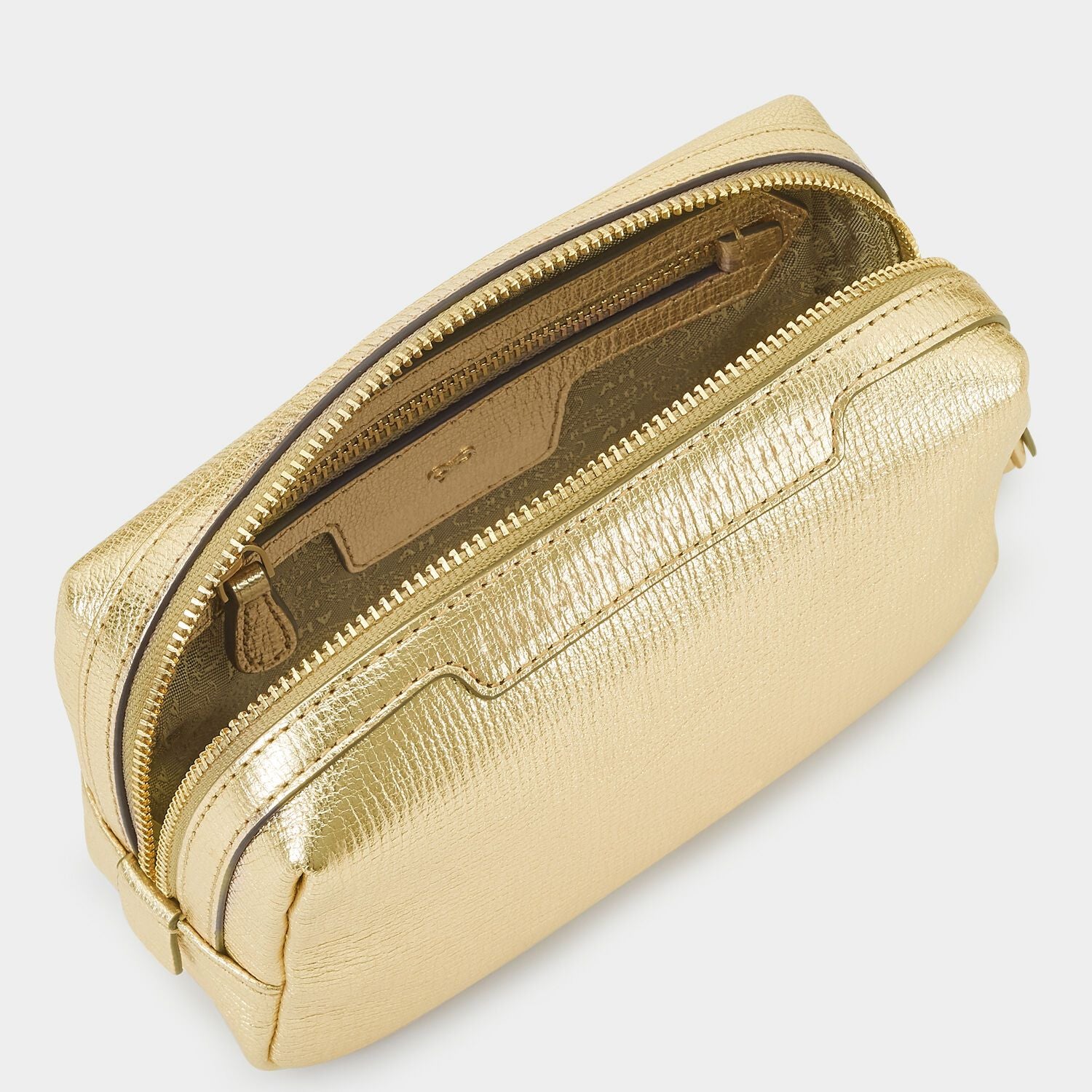 ビスポーク ポーチ スモール -

                  

                  Anya Hindmarch JP
