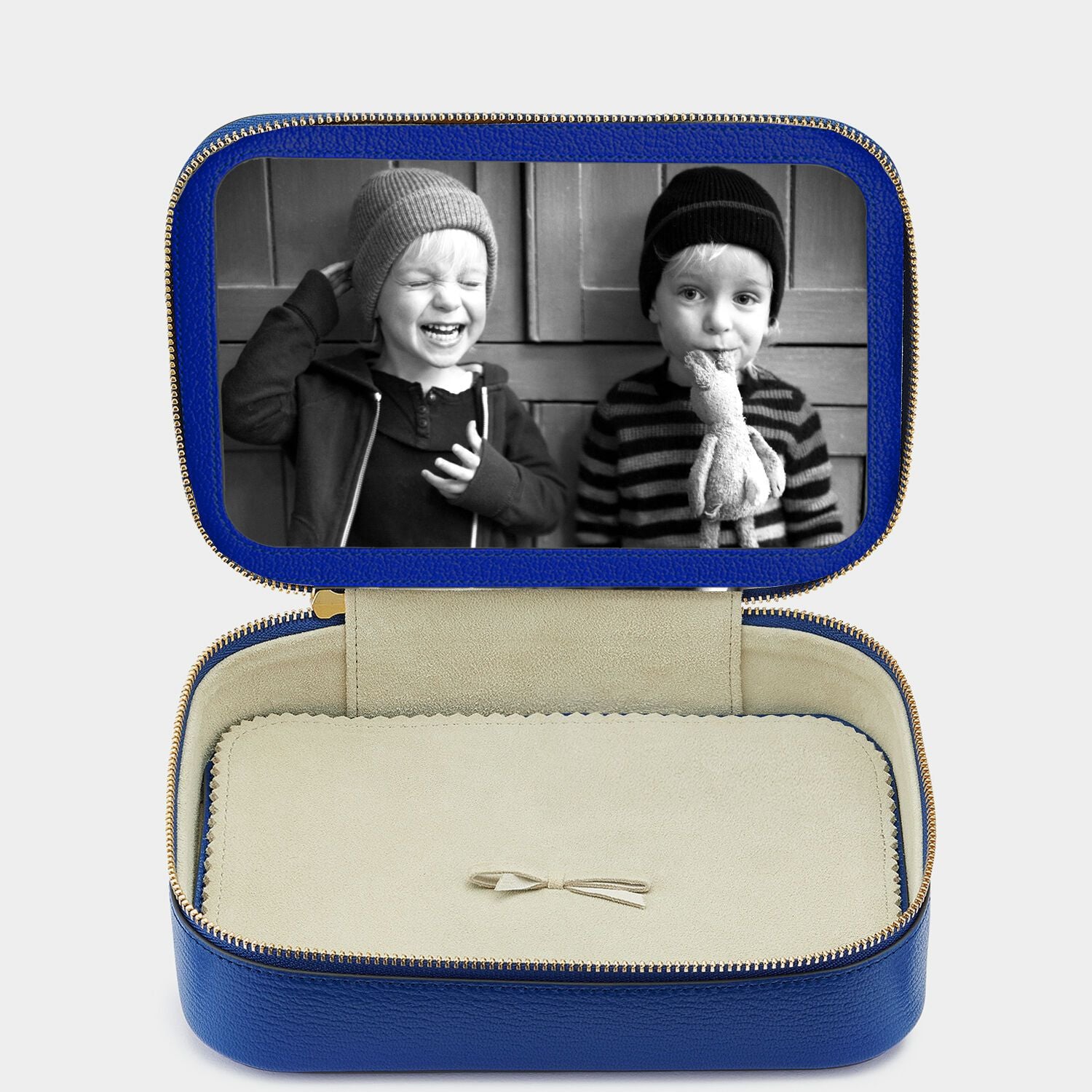 ビスポーク キープセイク ボックス ラージ -

          

          Anya Hindmarch JP
