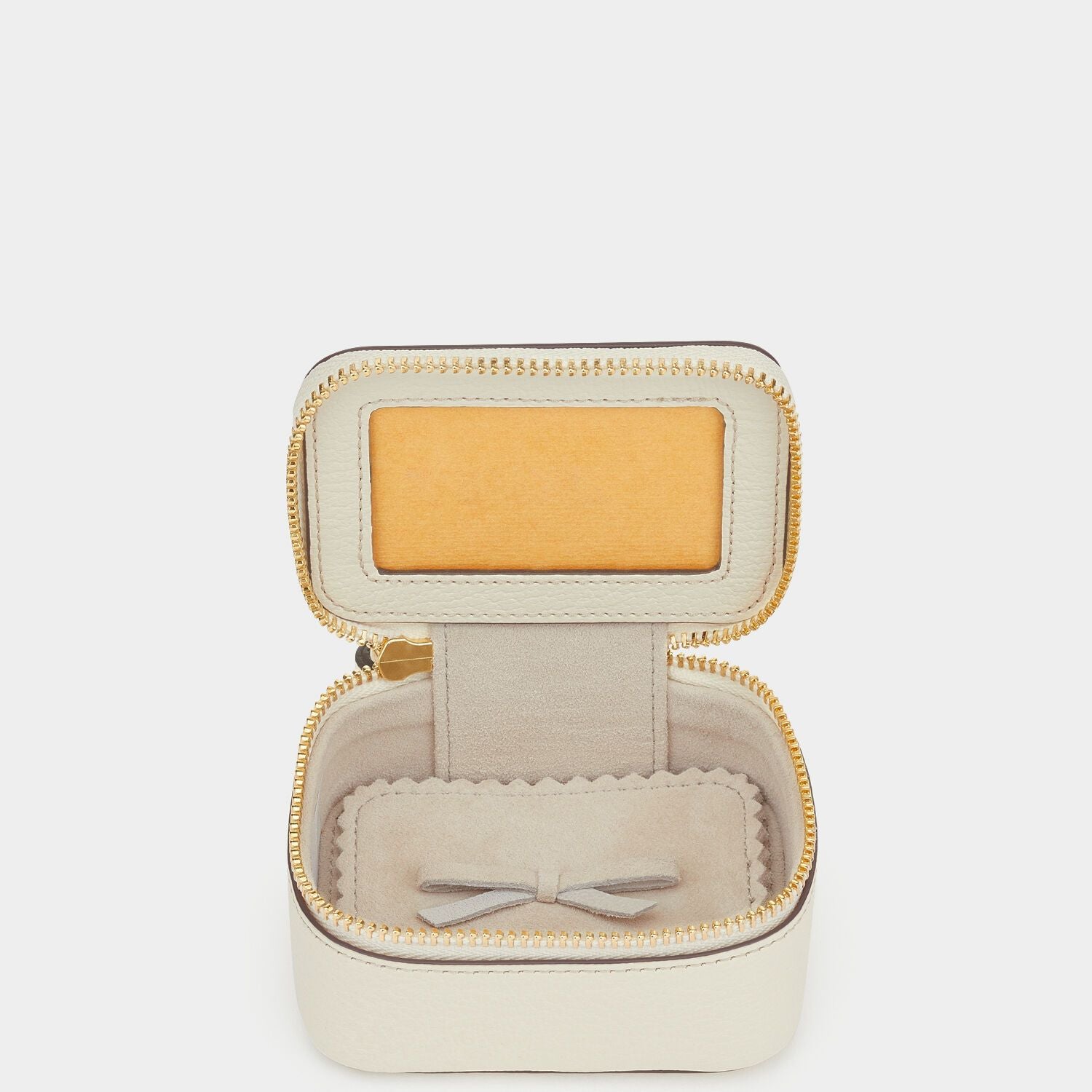 ビスポーク キープセイク ボックス スモール -

          
            Capra in Bone -
          

          Anya Hindmarch JP
