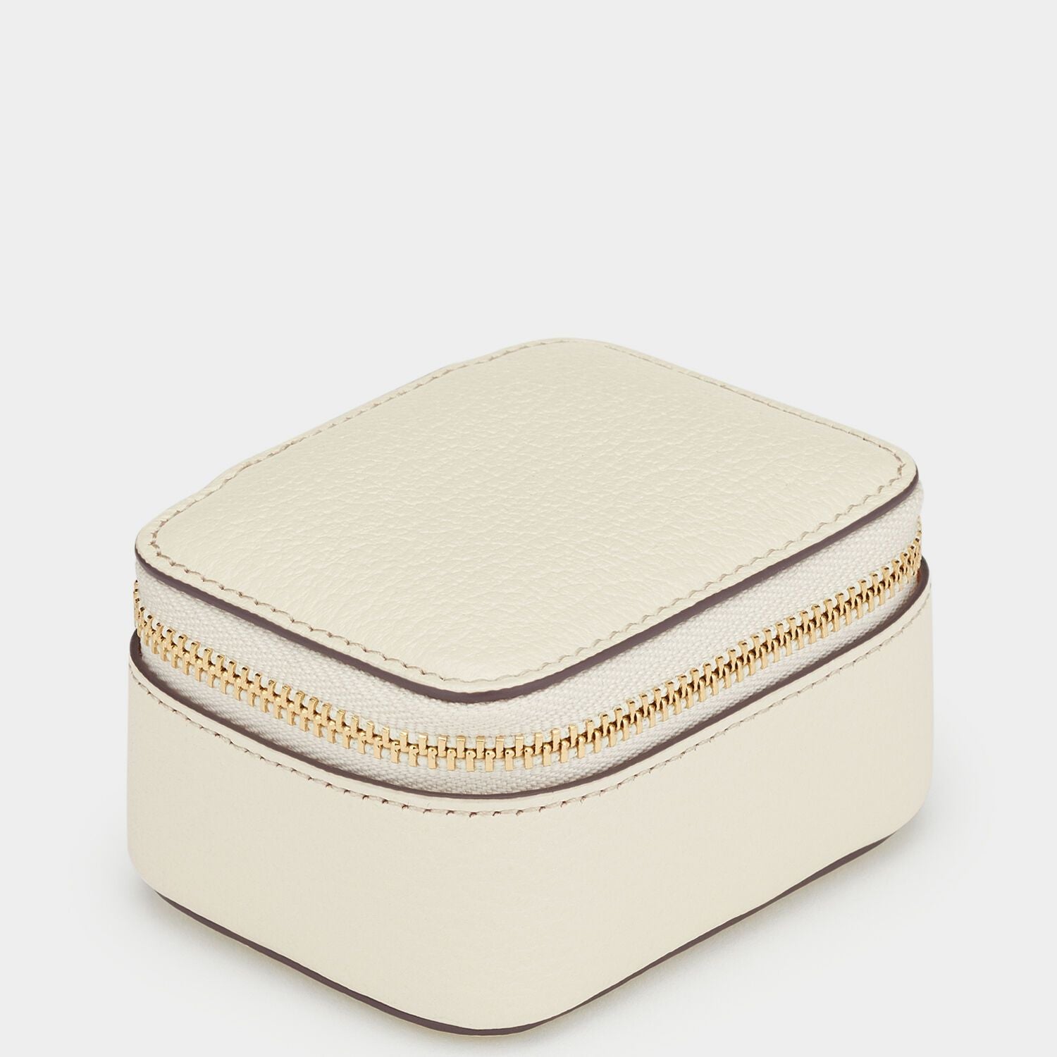 ビスポーク キープセイク ボックス スモール -

          
            Capra in Bone -
          

          Anya Hindmarch JP
