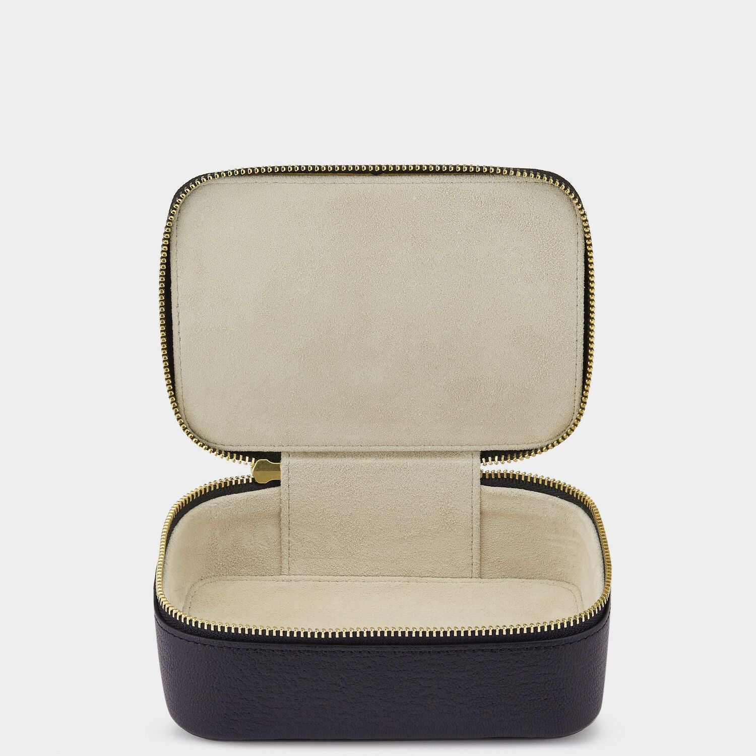 ビスポーク キープセイク ボックス ミディアム -

                  
                    Capra in Black -
                  

                  Anya Hindmarch JP
