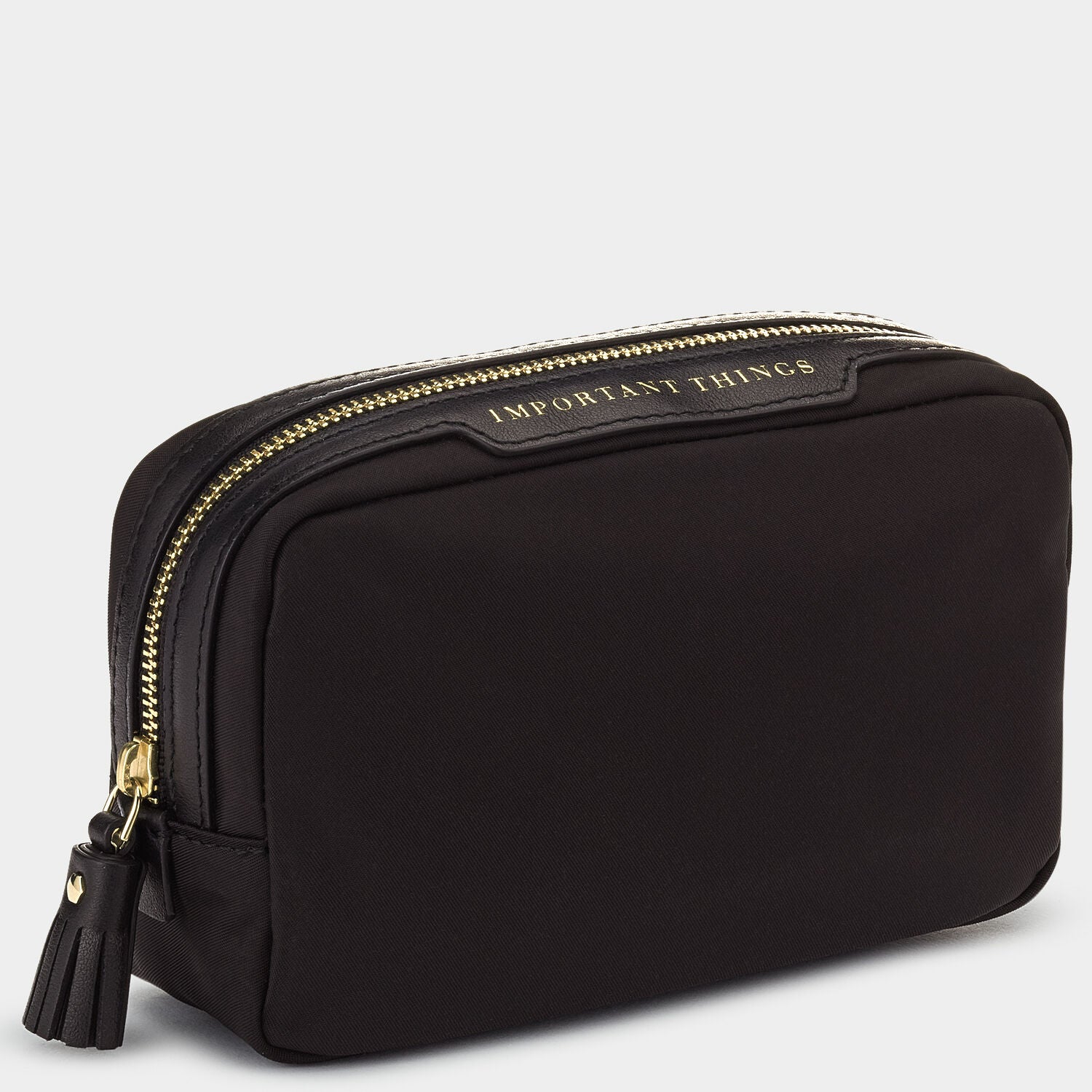 インポータント シングズ ポーチ -

                  
                    Recycled Nylon with PU in Black -
                  

                  Anya Hindmarch JP
