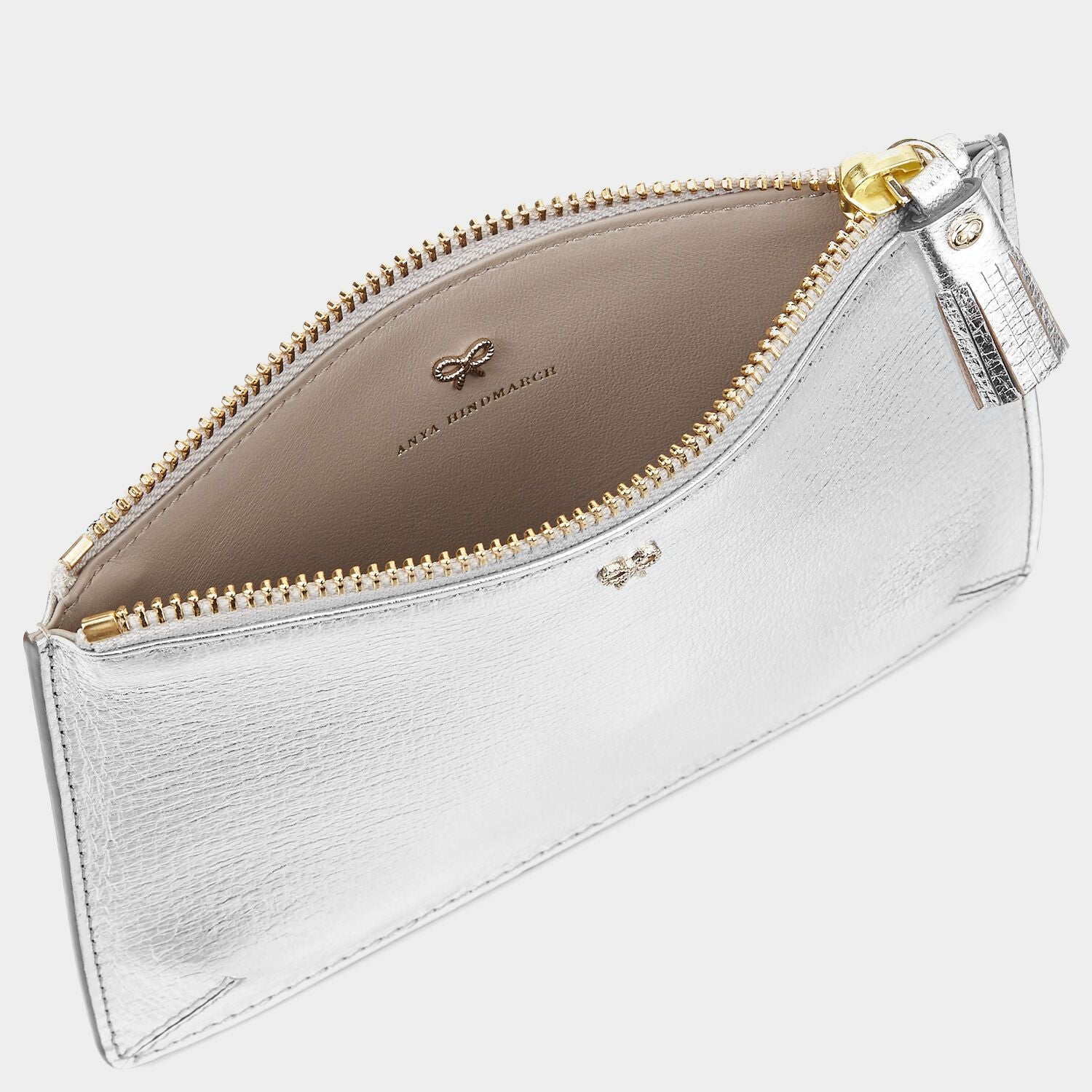 ビスポーク ルースポケット スモール -

                  

                  Anya Hindmarch JP
