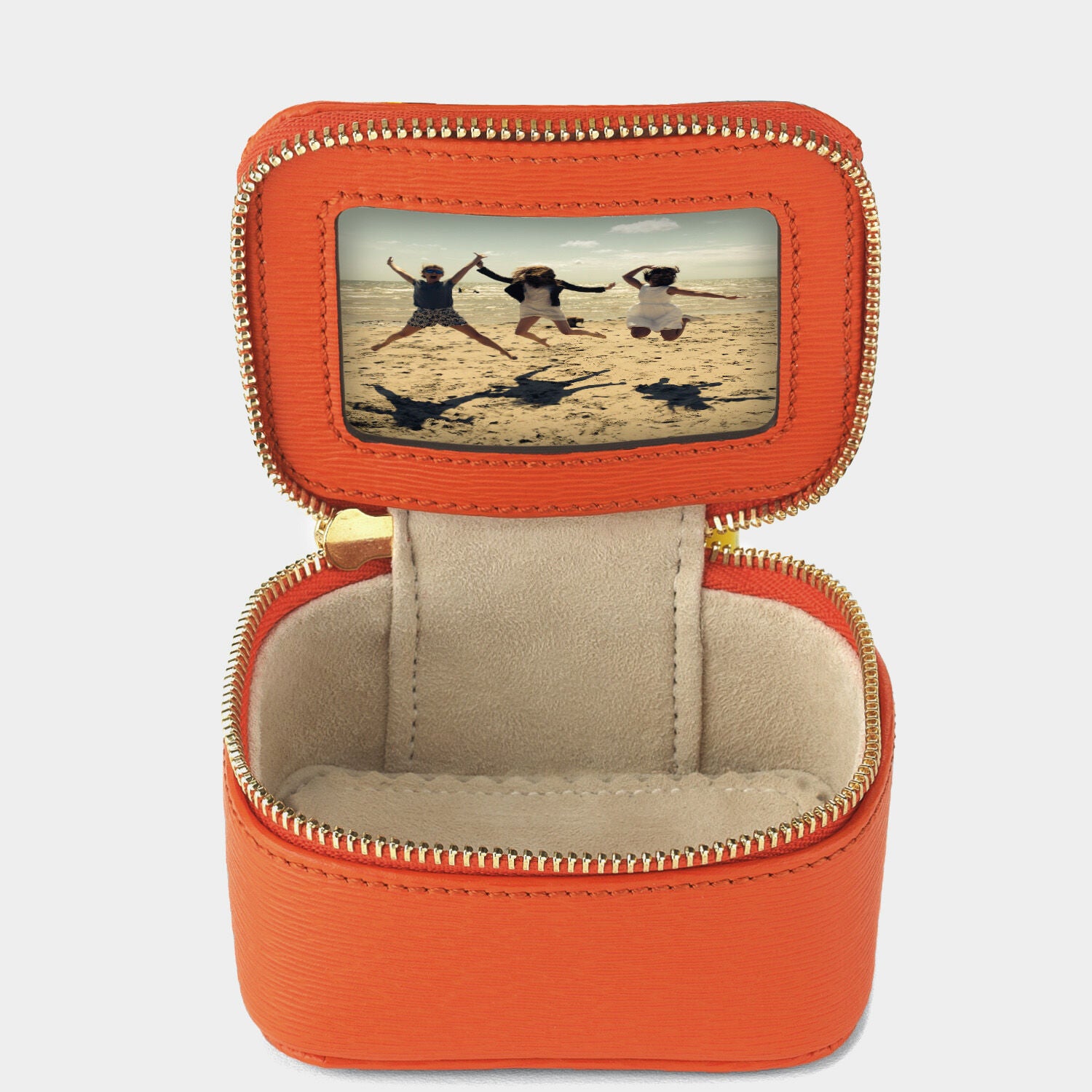 ビスポーク シークレット フォト キープセイク ボックス スモール -

                  
                    London Grain in Clementine -
                  

                  Anya Hindmarch JP
