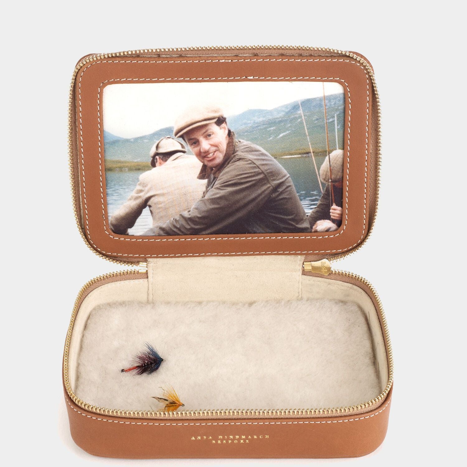 ビスポーク フィッシャーマンズ フライ ボックス -

                  

                  Anya Hindmarch JP
