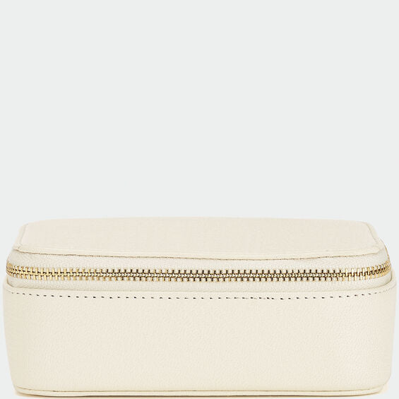 ビスポーク キープセイク ボックス ミディアム -

                  
                    Capra in Bone -
                  

                  Anya Hindmarch JP
