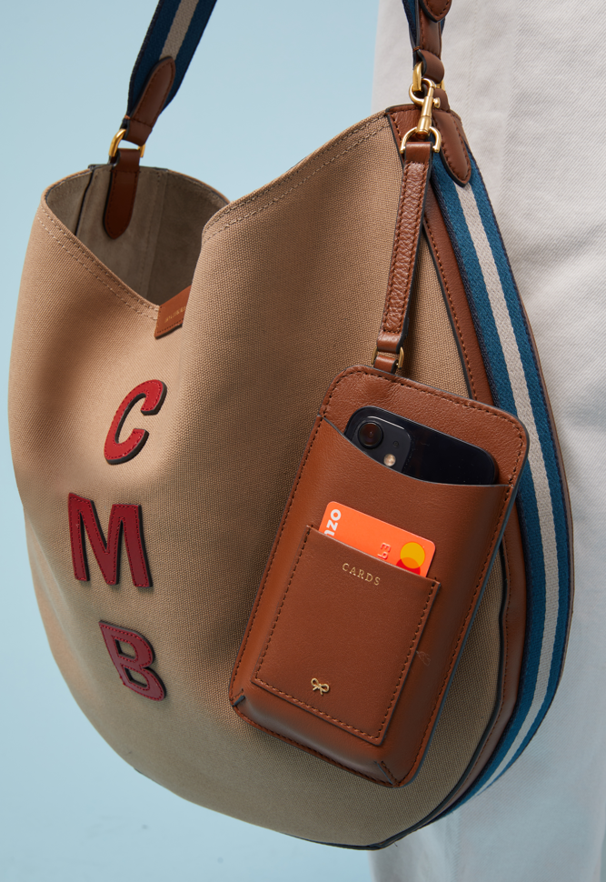 ビスポーク ウォルトン  ホーボー -

          
            Recycled Canvas In Tan -
          

          Anya Hindmarch JP

