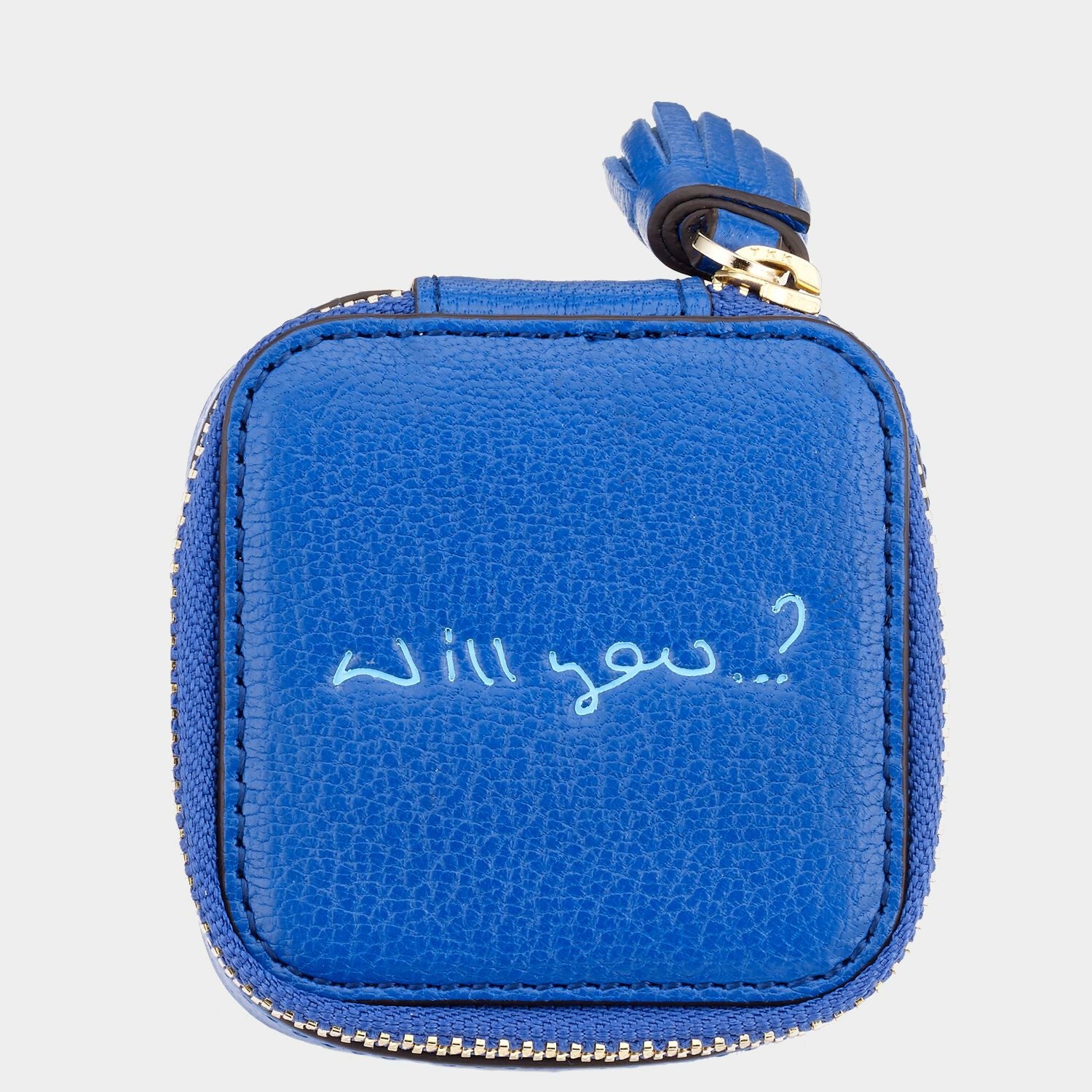 ビスポーク キープセイク ボックス タイニー -

                  
                    Capra in Electric Blue -
                  

                  Anya Hindmarch JP
