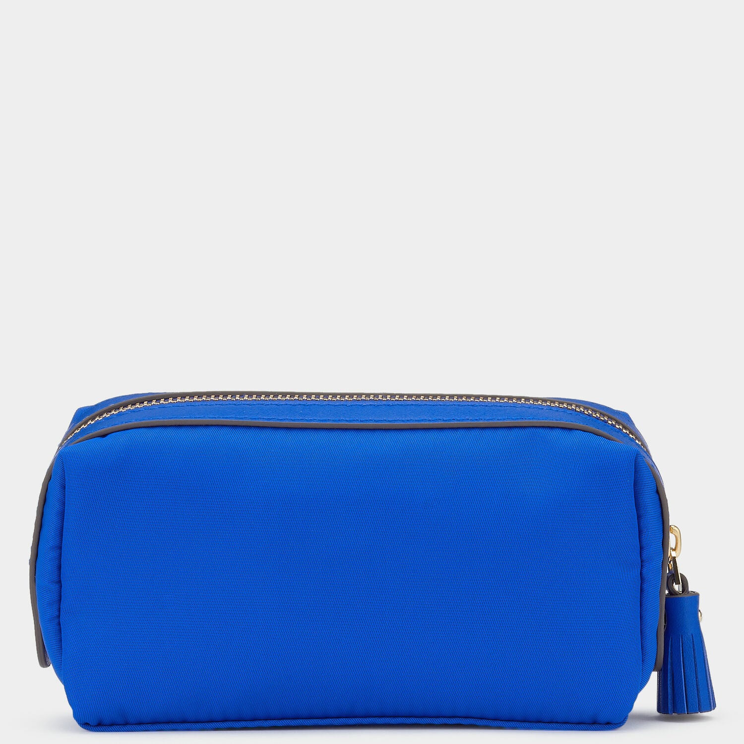 ガーリースタッフ ポーチ -

                  
                    Recycled Nylon with PU in Electric Blue -
                  

                  Anya Hindmarch JP
