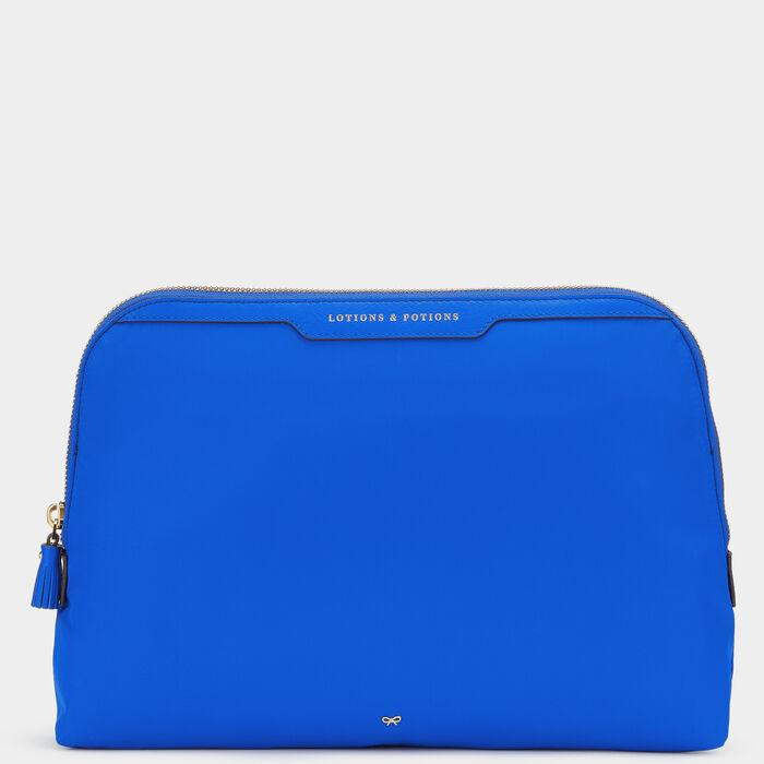 「Lotions and Potions」ポーチ -

                  
                    Nylon in Electric Blue -
                  

                  Anya Hindmarch JP
