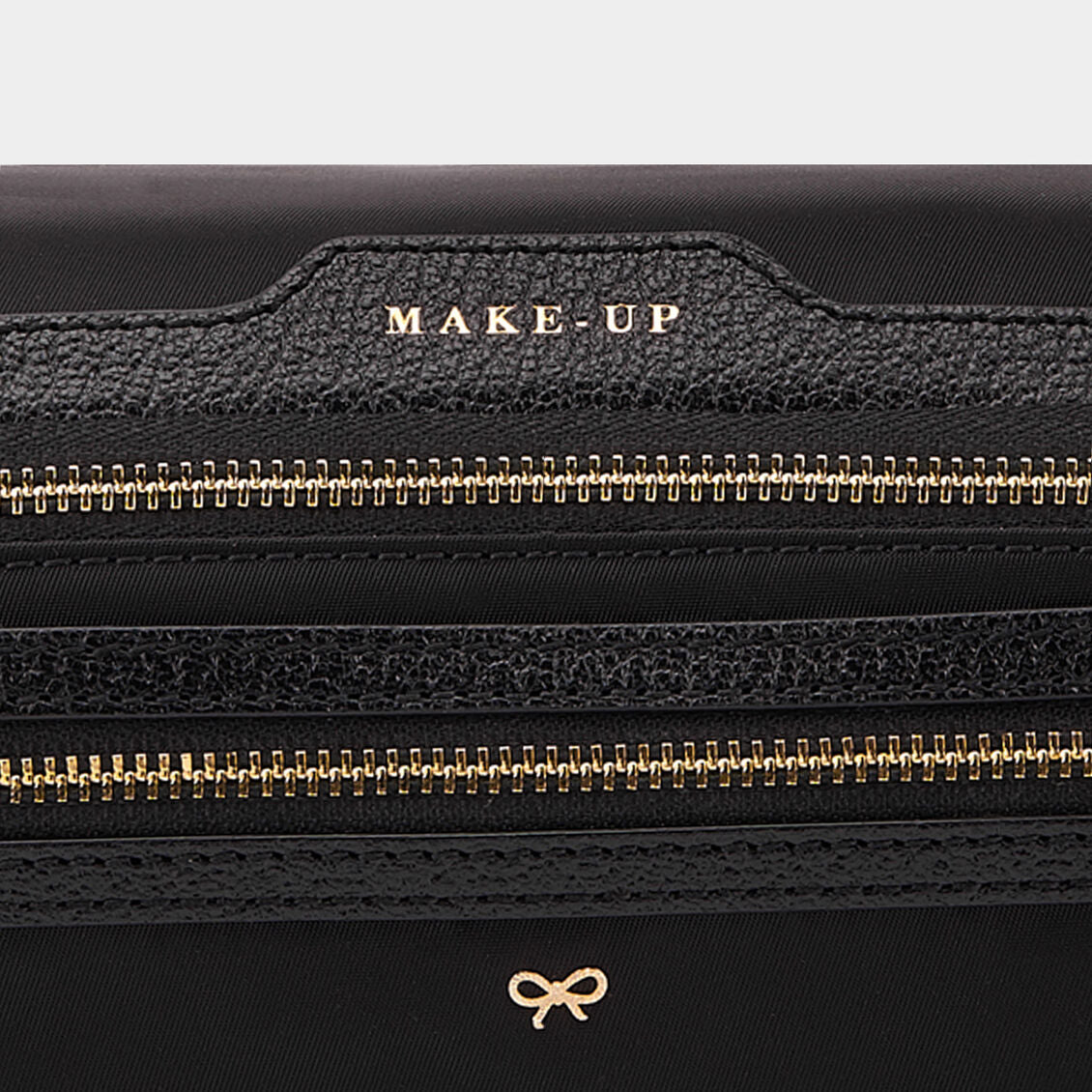 メイクアップ ポーチ -

                  
                    Recycled Nylon with PU in Black -
                  

                  Anya Hindmarch JP

