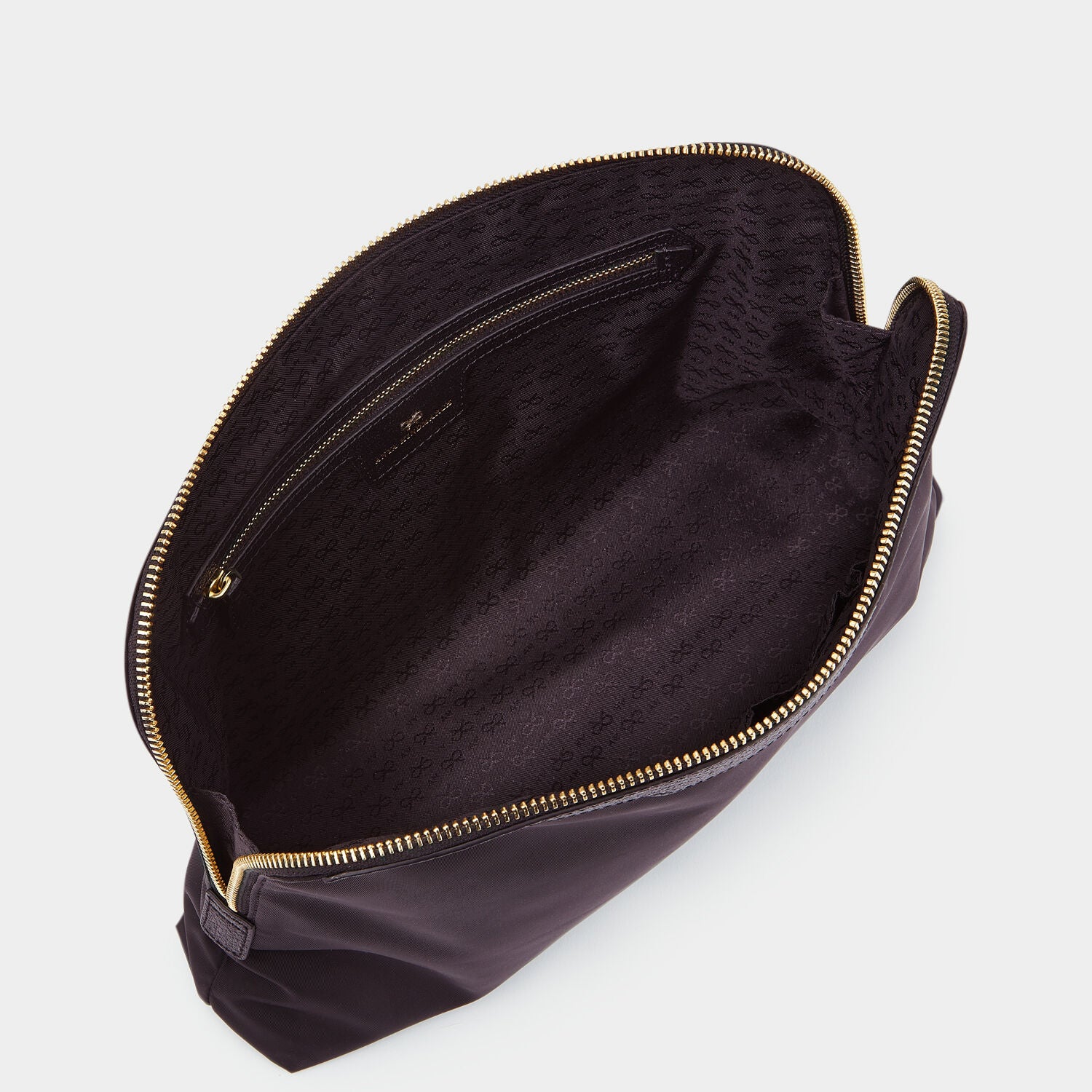 「Lotions and Potions」ポーチ -

                  
                    Recycled Nylon with PU in Black -
                  

                  Anya Hindmarch JP

