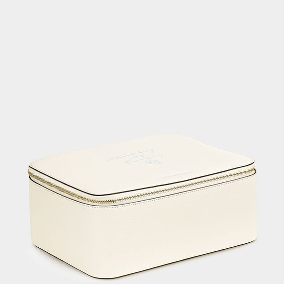 ビスポーク キープセイク ボックス XL -

                  
                    Capra in Bone -
                  

                  Anya Hindmarch JP
