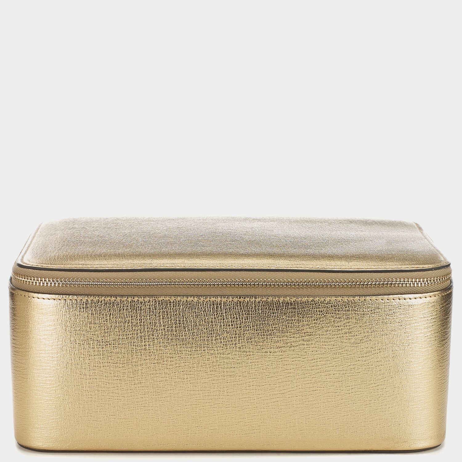 ビスポーク キープセイク ボックス XL -

                  
                    Metallic Capra in Pale Gold -
                  

                  Anya Hindmarch JP
