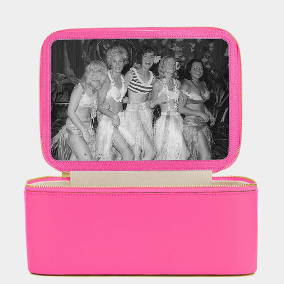 ビスポーク キープセイク ボックス XL -

                  
                    Capra in Pink -
                  

                  Anya Hindmarch JP
