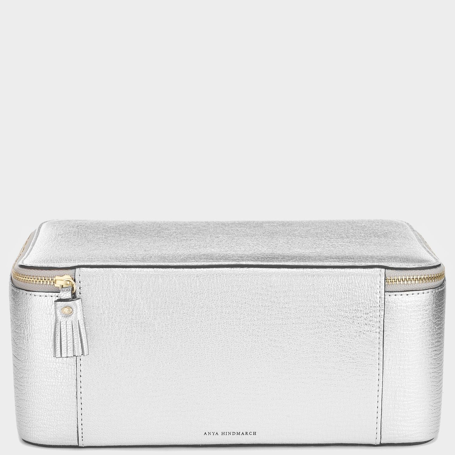 ビスポーク キープセイク ボックス XL -

                  
                    Metallic Capra in Silver -
                  

                  Anya Hindmarch JP
