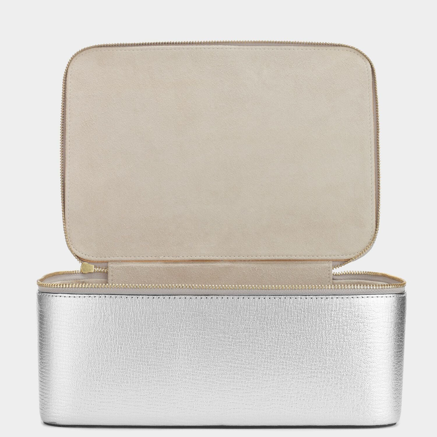 ビスポーク キープセイク ボックス XL -

                  
                    Metallic Capra in Silver -
                  

                  Anya Hindmarch JP
