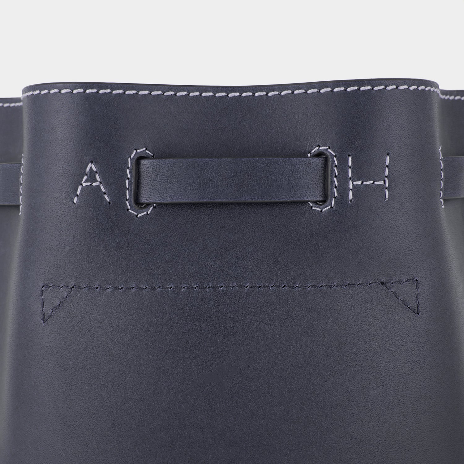 「Return to Nature」バケットバッグ スモール -

                  
                    Compostable Leather in Marine -
                  

                  Anya Hindmarch JP
