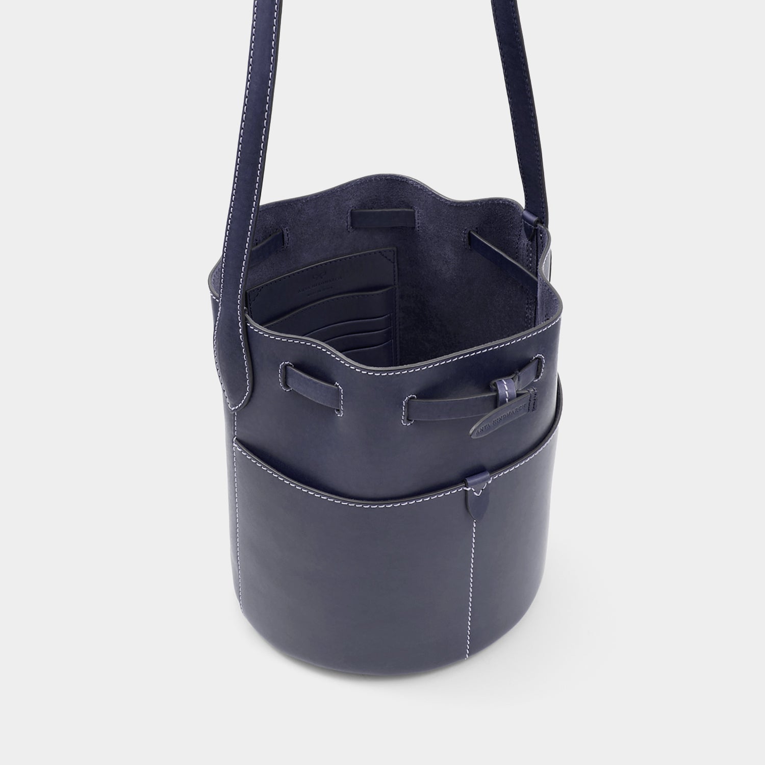 「Return to Nature」バケットバッグ スモール -

                  
                    Compostable Leather in Marine -
                  

                  Anya Hindmarch JP
